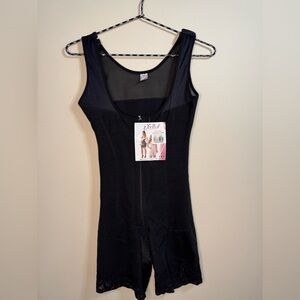 NWT Colombian Original Shape Wear Size XL Black